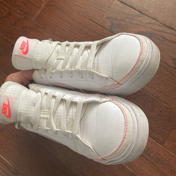 Nike shoes - Picture 3 of 6